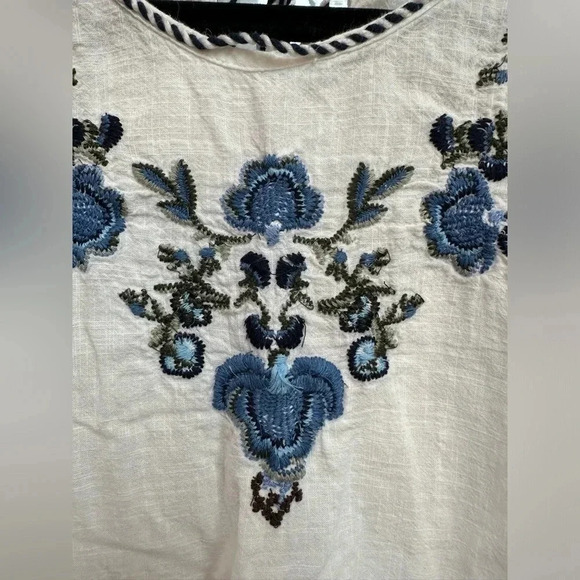 MAX STUDIO | White w/ Blue Floral Embroidered Bohemian Cotton Top Size S - Picture 11 of 16